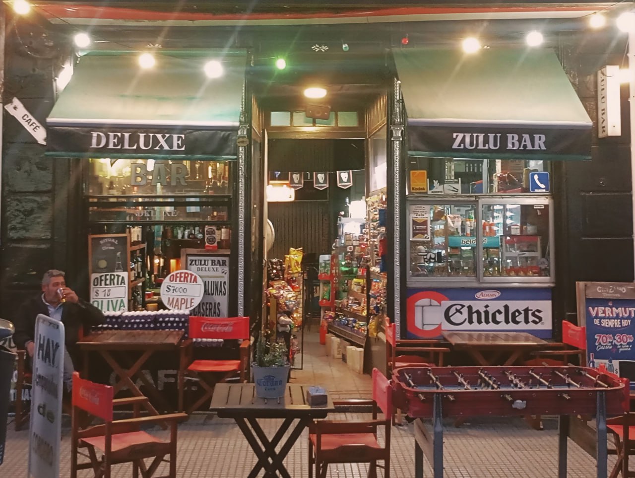 Interior histórico de Zulu Bar